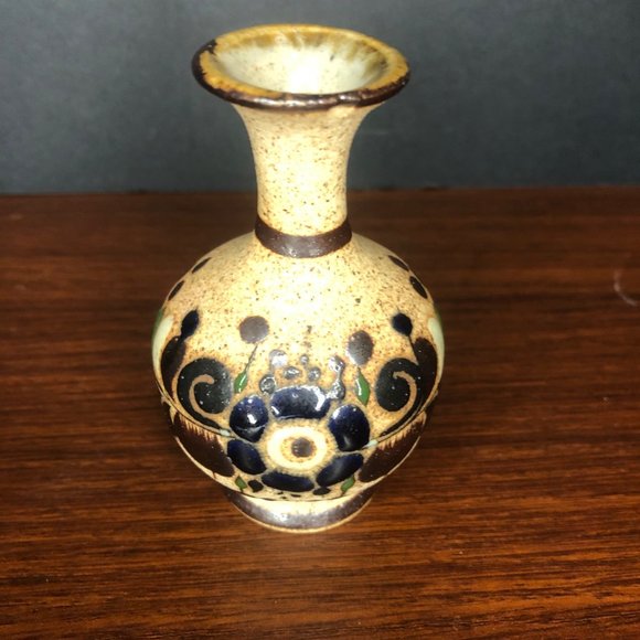 Beautiful Hand Painted Pottery Vase Signed 4” - Picture 10 of 10